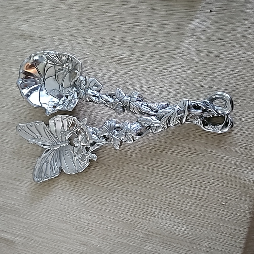 Beautiful brand new serving set-butterfly/garden